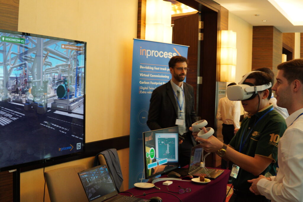 Attendees at a corporate event try a VR experience to experience the company’s product.