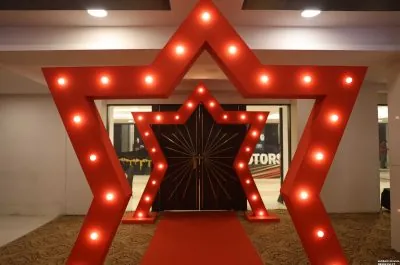 Grand entrances and arches for memorable dinner and dances in Singapore. Make your company D&D a night to remember with standout decoration.